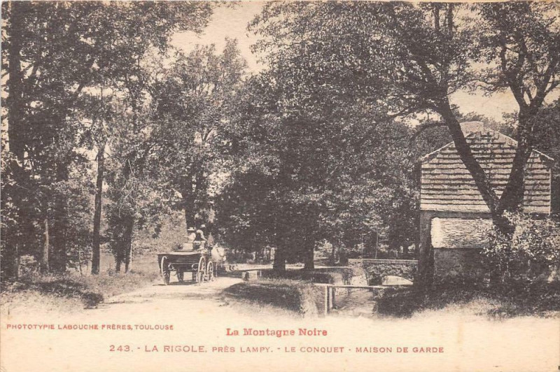 Carte postale ancienne La Rigole Pres Lampy Le Conquet Maison Du Garde Attelage