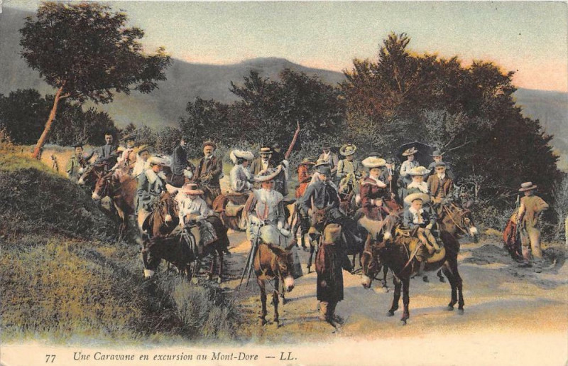 Carte postale ancienne Une Caravane En Excursion Au Mont Dore à Mont-Dore