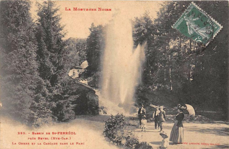 Carte postale ancienne Bassin De Saint-Ferreol La Gerbe Et La Cascade Dans Le Parc