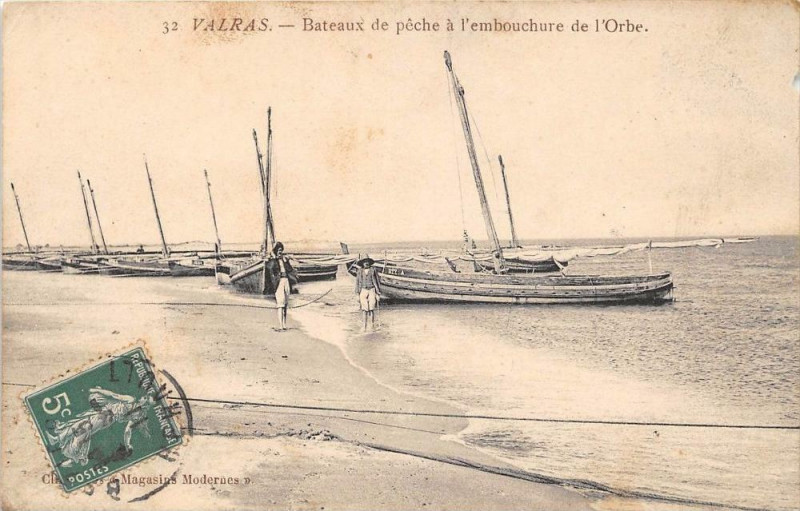 Carte postale ancienne Valras Bateaux De Peche A L'Embouchure De L'Orbe