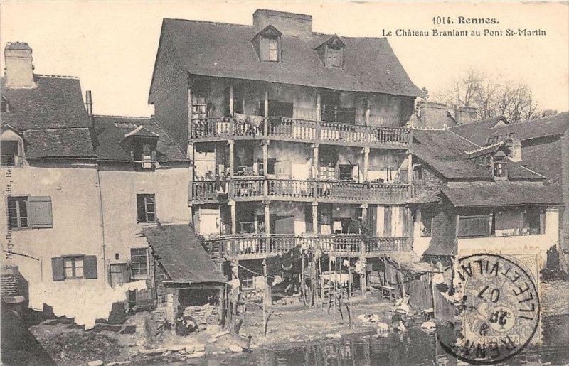 Carte postale ancienne Rennes Le Chateau Branlant Au Pont St Martin à Rennes