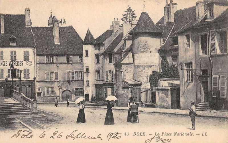 Carte postale ancienne Dole La Place Nationale à Dole