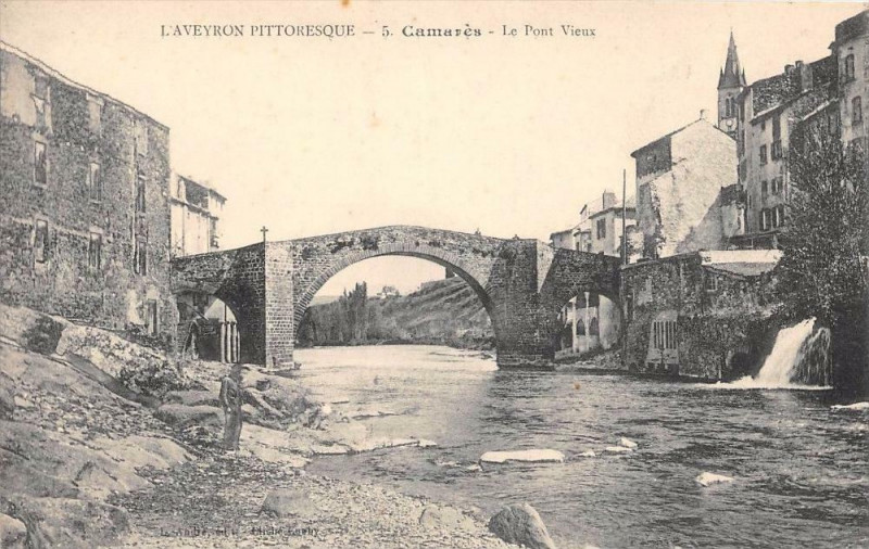 Carte postale ancienne Camares Le Pont Vieux à Camarès