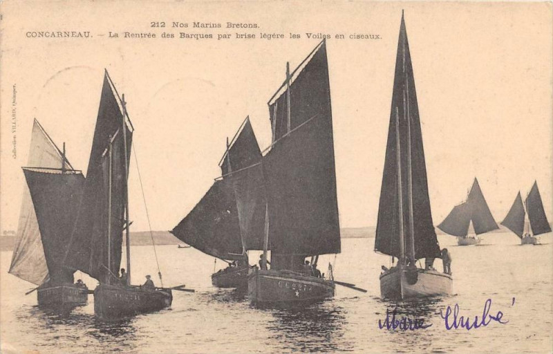 Carte postale ancienne Concarneau La Rentree Des Barques Par Brise Legere Les Voiles En Ciseaux à Concarneau