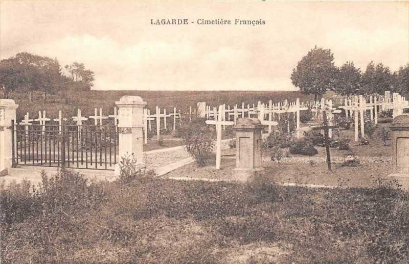 Carte postale ancienne Lagarde Cimetiere Francais à Lagarde