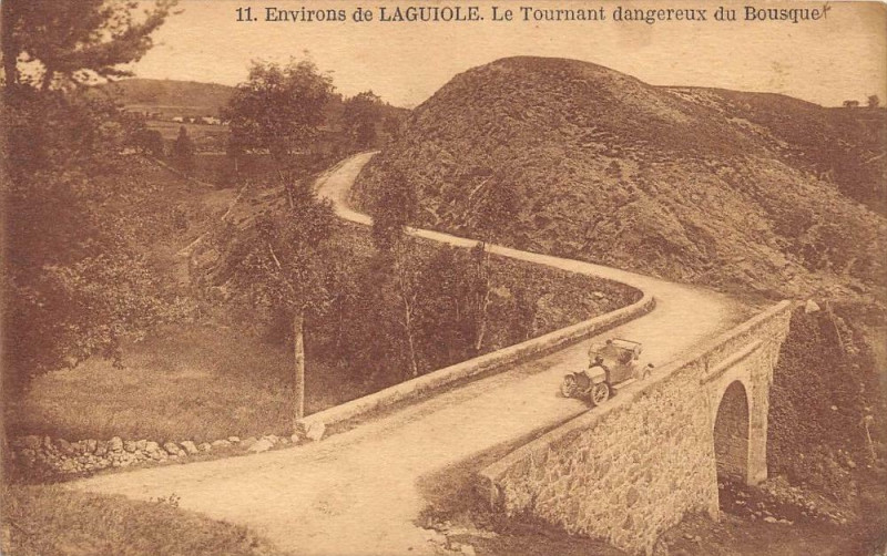 Carte postale ancienne Environs De Laguiole Le Tournant Dangereux Du Bousquet à Laguiole