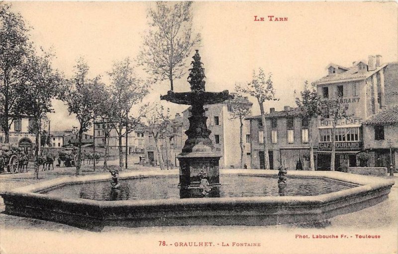 Carte postale ancienne Graulhet La Fontaine à Graulhet