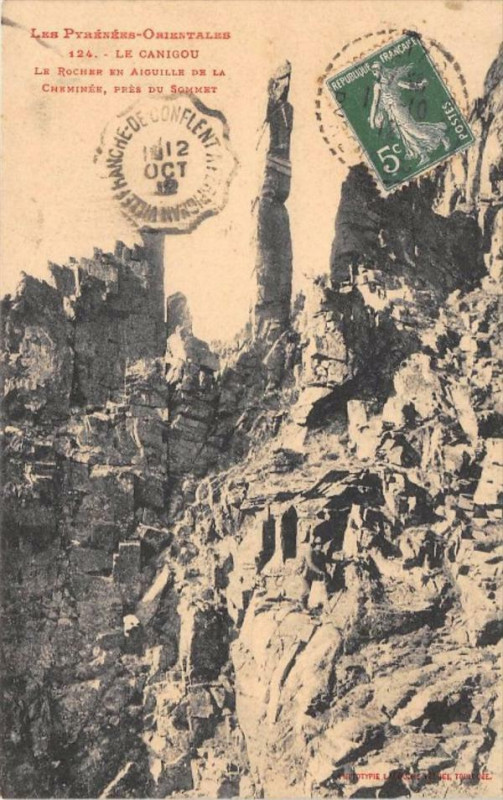 Carte postale ancienne Le Canigou Le Rocher En Aiguille De La Cheminee