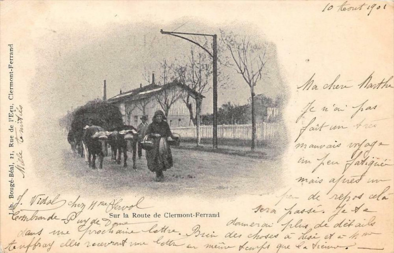 Carte postale ancienne Sur La Route De Clermont Ferrand (dos non divisé) à Clermont-Ferrand