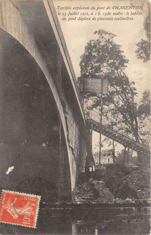 Carte postale ancienne Terraible Explosion Au Pont De Charenton Le Tablier Du Pont Deplace