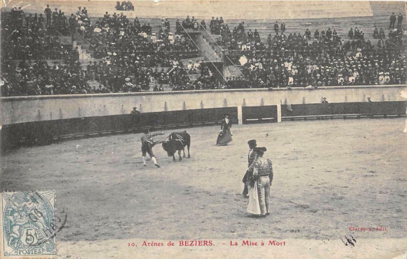 Carte postale ancienne Arenes De Beziers La Mise A Mort à Béziers