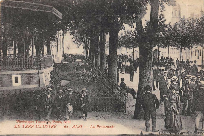 Carte postale ancienne Albi La Promenade à Albi