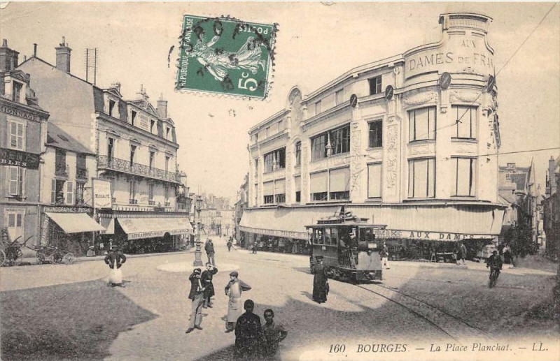 Carte postale ancienne Bourges La Place Planchat à Bourges