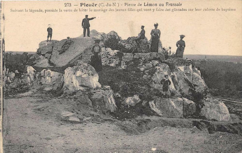 Carte postale ancienne Plouer Pierre De Lemon Ou Frussoir