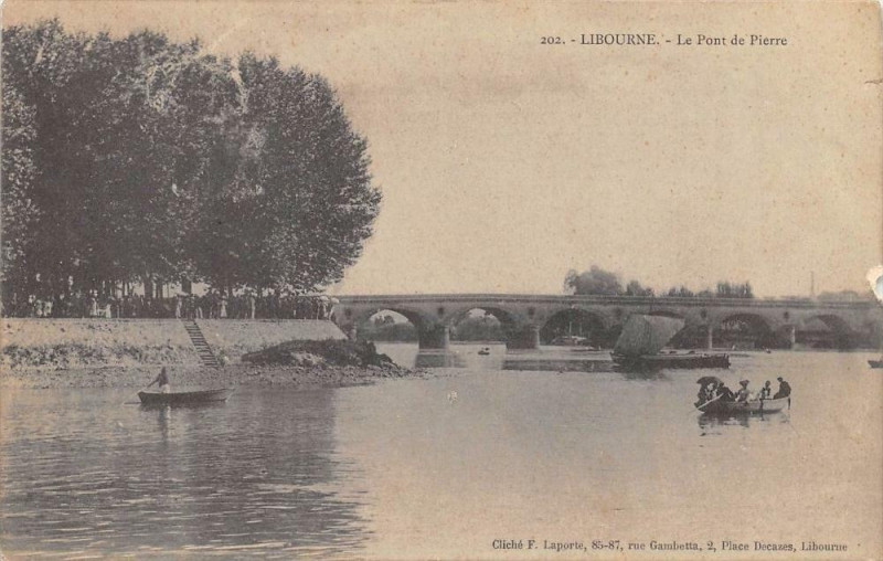 Carte postale ancienne Libourne Le Pont De Pierre à Libourne