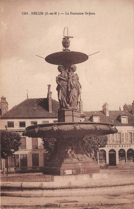 Carte postale ancienne Melun Fontaine Saint Jean à Melun