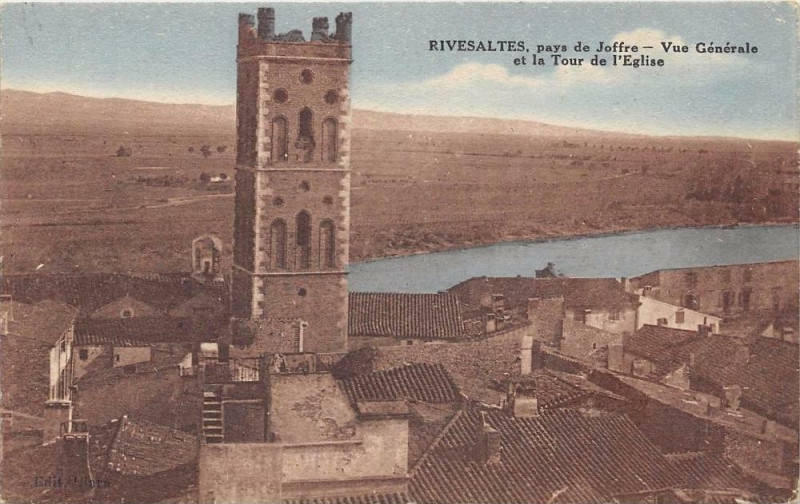 Carte postale ancienne Rivesaltes Vue Generale Et Tour De L'Eglise à Rivesaltes