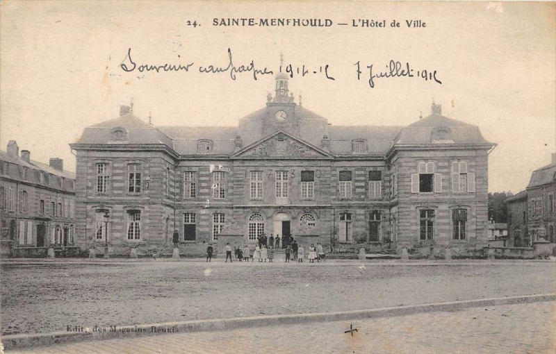 Carte postale ancienne Sainte Menehould Hotel De Ville à Sainte-Menehould