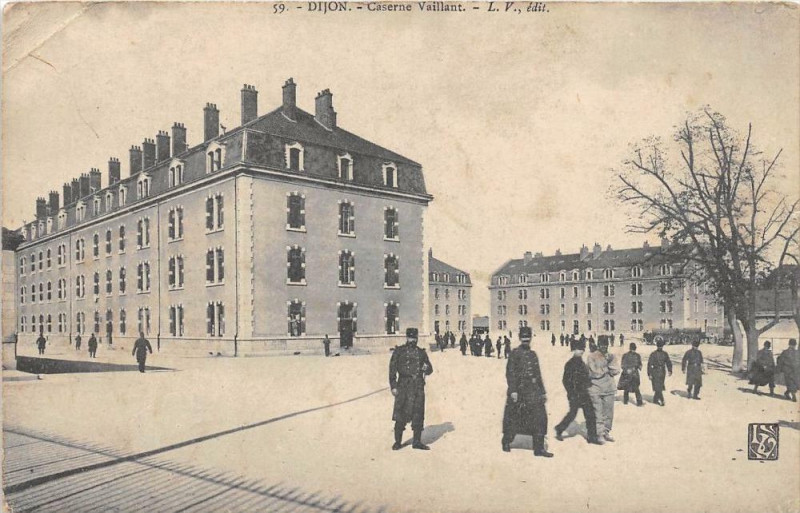 Carte postale ancienne Dijon Caserne Vaillant à Dijon