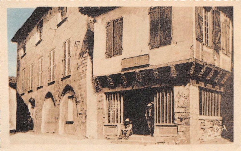 Carte postale ancienne Puycelsi Mairie à Puycelsi