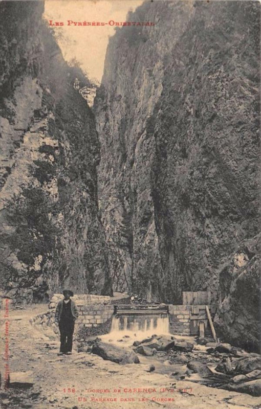 Carte postale ancienne Gorges De Carenca Un Barrage Dans Les Gorges