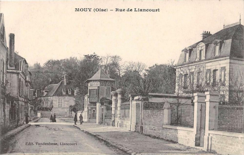 Carte postale ancienne Mouy Rue De Liancourt à Mouy