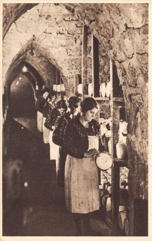 Carte postale ancienne Roquefort Cave Carriere Une Allee