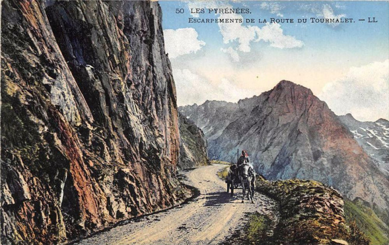 Carte postale ancienne Pyrenees Escarpements De La Route Du Tourmalet