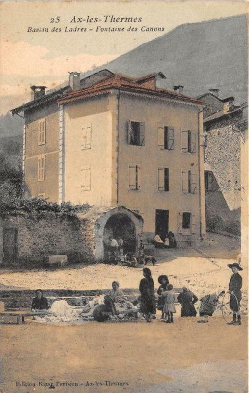 Carte postale ancienne Ax Les Thermes Bassin Des Ladres Fontaine Des Canons à Ax-les-Thermes
