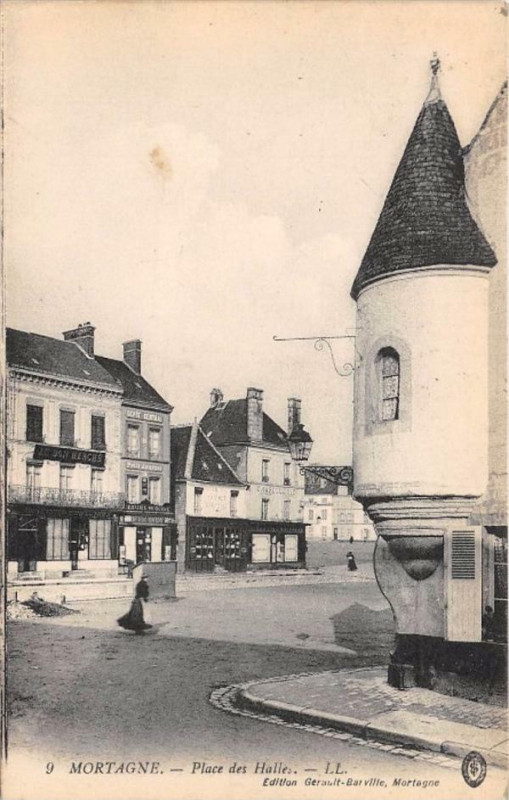 Carte postale ancienne Mortagne Place Des Halles