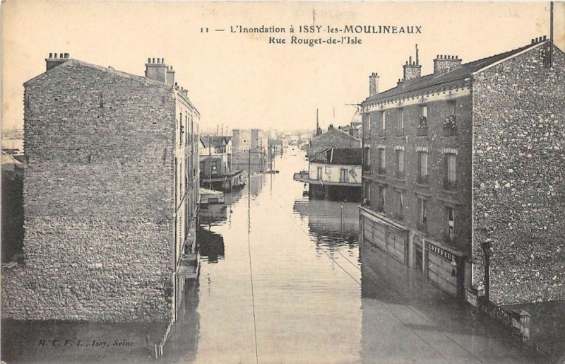 Carte postale ancienne L´INONDATIONS A Issy Les Moulineaux Rue Rouget De L'Isle à Issy-les-Moulineaux