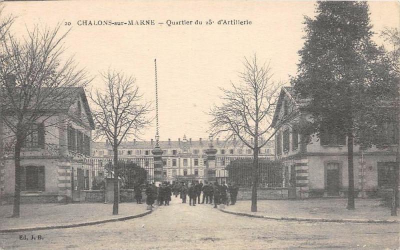 Carte postale ancienne Chalons Sur Marne Quartier Du 25e D'Artillerie