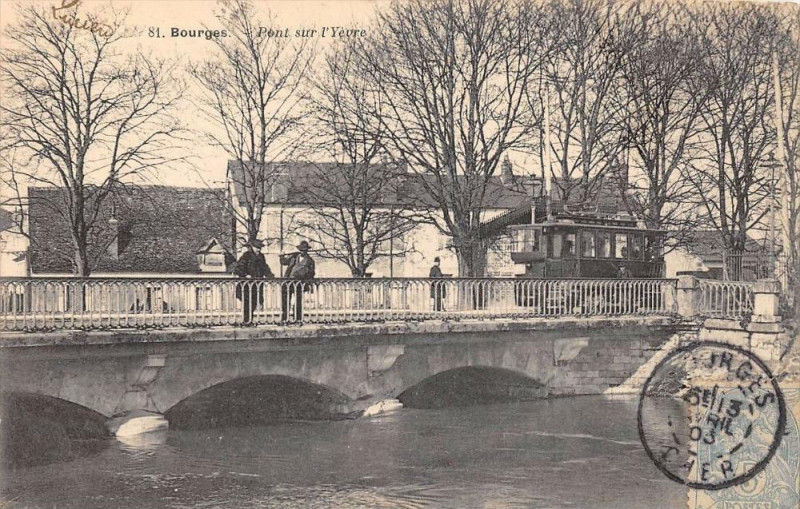 Carte postale ancienne Bourges Pont Sur L'Yerres à Bourges