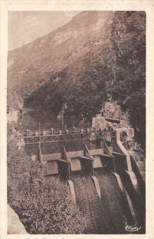 Carte postale ancienne Bozel Eglise Et Chapelle De Tout Pouvoir à Bozel