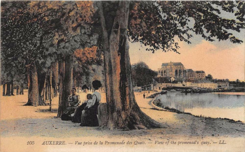 Carte postale ancienne Auxerre Vue Prise De La Promenade Des Quais à Auxerre