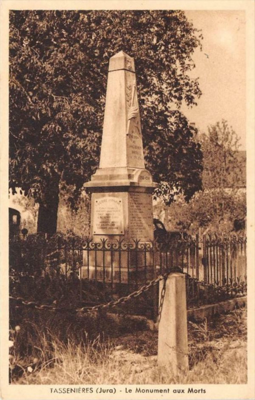 Carte postale ancienne Tassenieres Monument Aux Morts à Tassenières