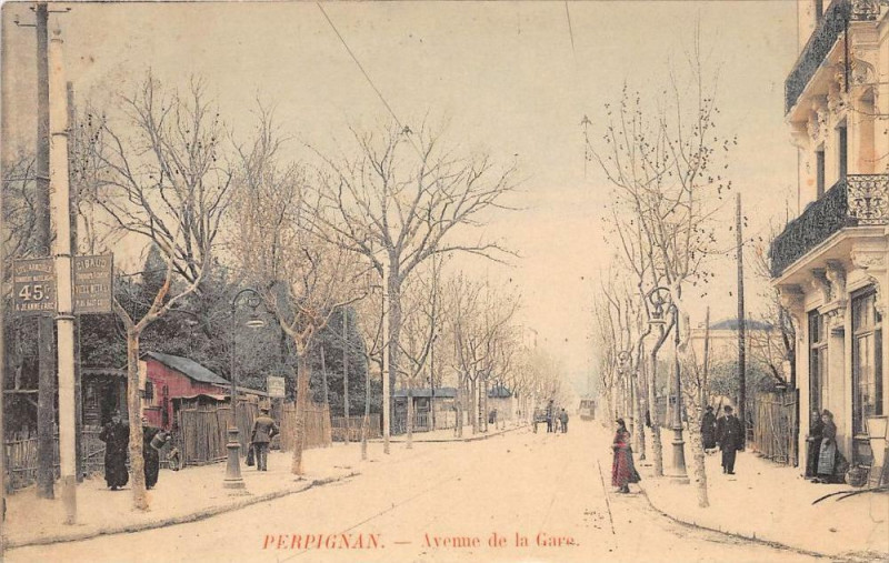 Carte postale ancienne Perpignan Avenue De La Gare (colorisée à Perpignan