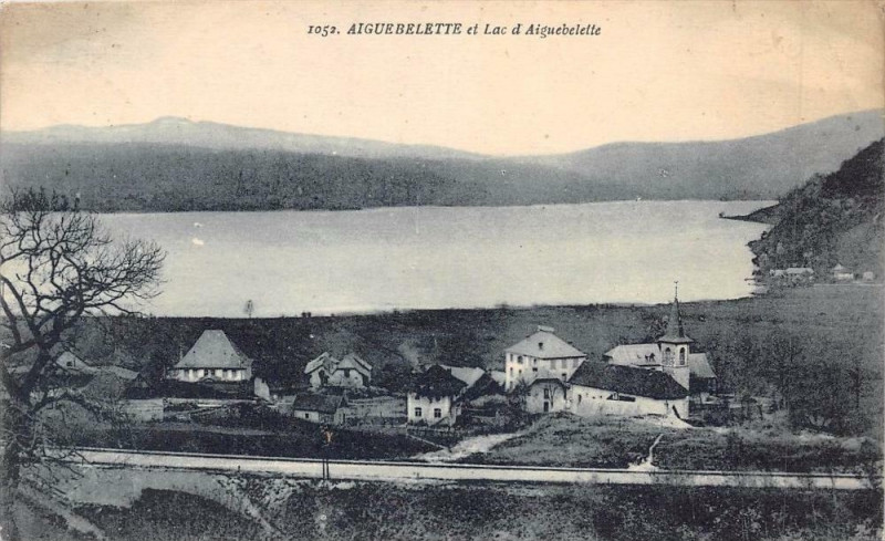 Carte postale ancienne Aiguebelette Et Lac D'Aiguebelette