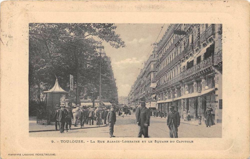 Carte postale ancienne Toulouse Rue Alsace Lorraine Et Le Square Du Capitole à Toulouse