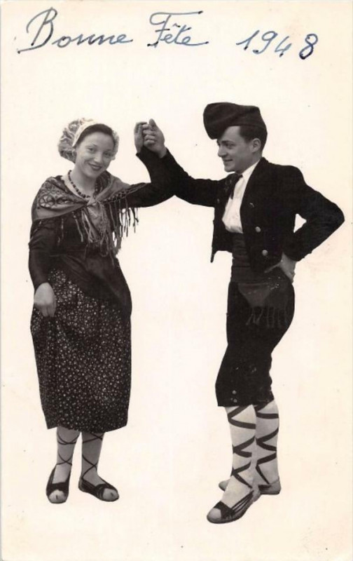 Carte postale ancienne Perpignan Danseuse Et Danseur Catalan à Perpignan