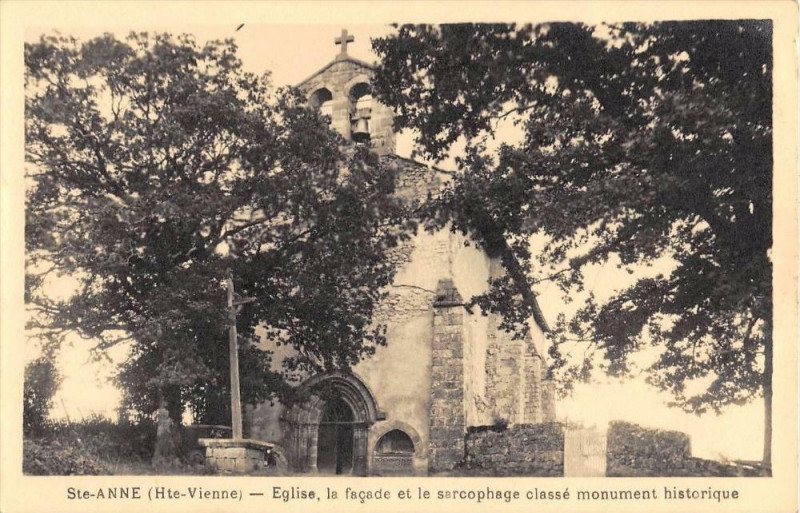 Carte postale ancienne Saint Anne Eglise Sarcophage