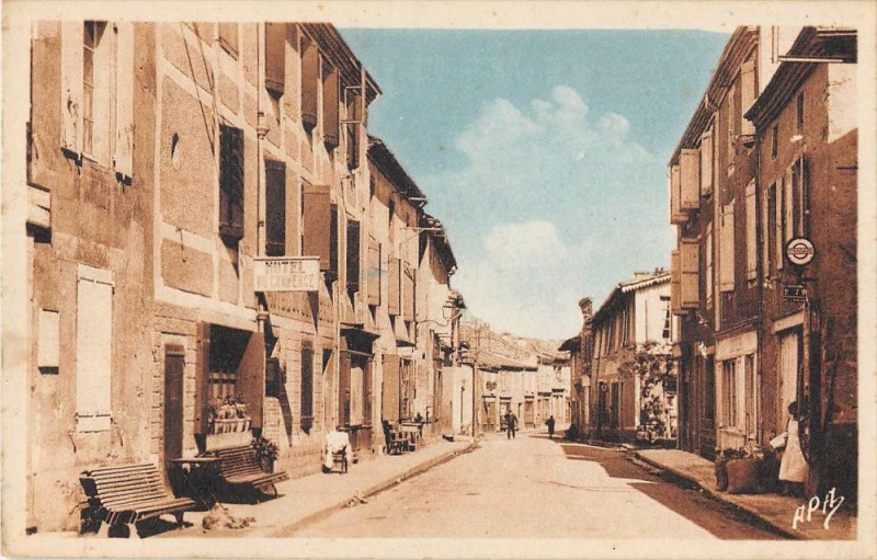 Carte postale ancienne Alban Rue Centrale Hotel Du Commerce à Alban