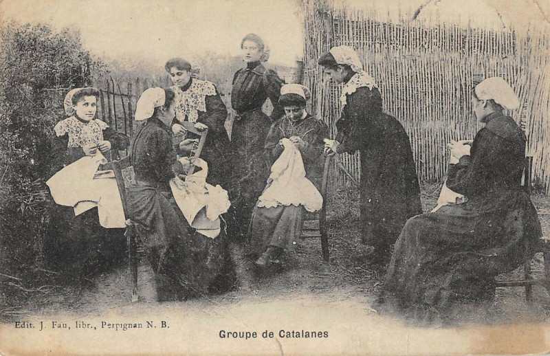 Carte postale ancienne Groupe De Catalanes