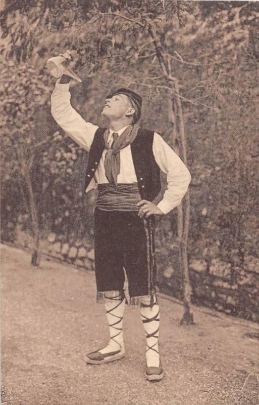 Carte postale ancienne Catalan Buvant Au Pourrou à Ur