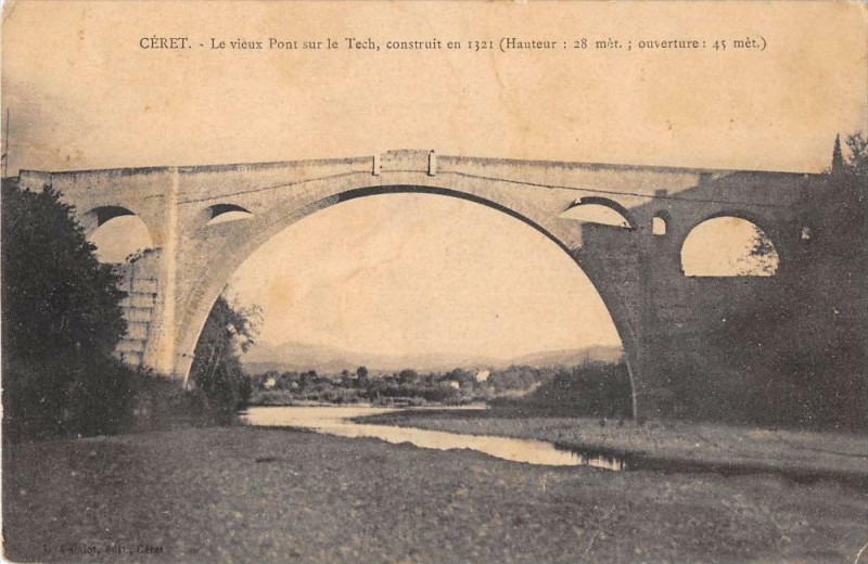 Carte postale ancienne Ceret Le Vieux Pont Sur Le Tech à Céret