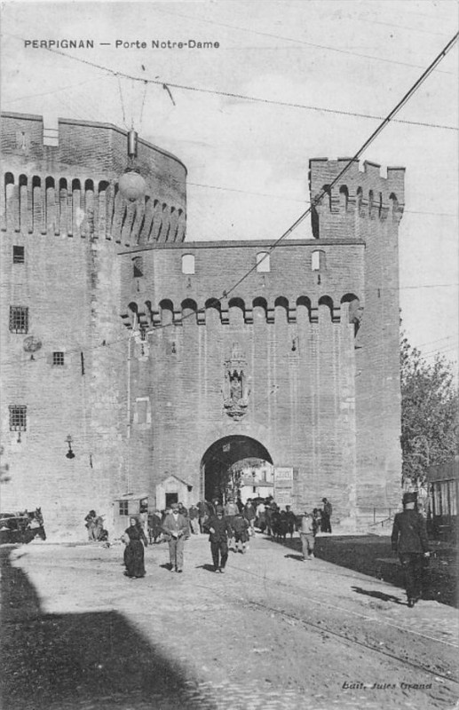 Carte postale ancienne Perpignan Porte Notre Dame à Perpignan