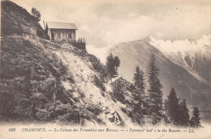 Carte postale ancienne Chamonix La Cabane Des Pyramides Aux Bossons