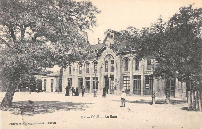 Carte postale ancienne Dole La Gare à Dole