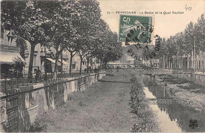 Carte postale ancienne Perpignan La Basse Et Le Quai Vauban à Perpignan