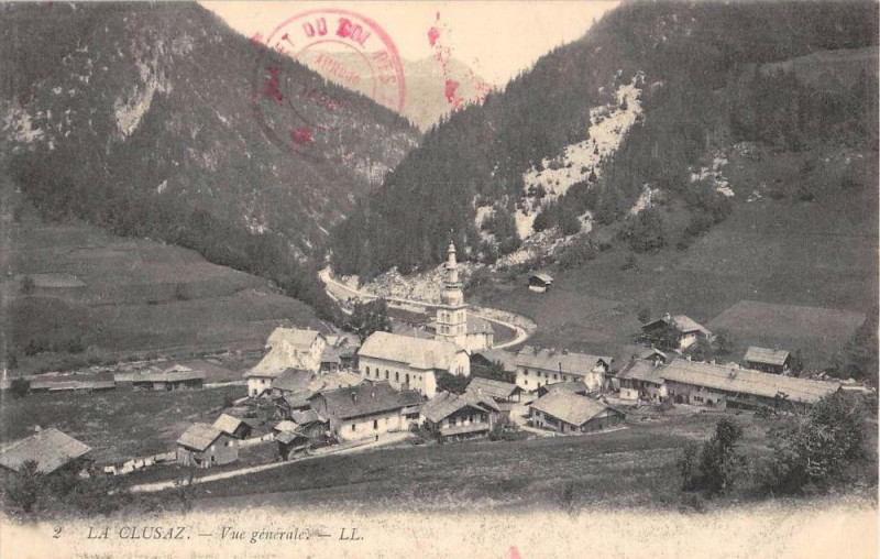 Carte postale ancienne La Clusaz Vue Generale à La Clusaz